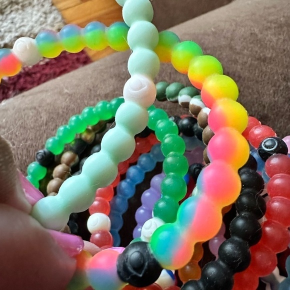 Lokai Bracelets- Lot of 16 Bracelets - Picture 3 of 11